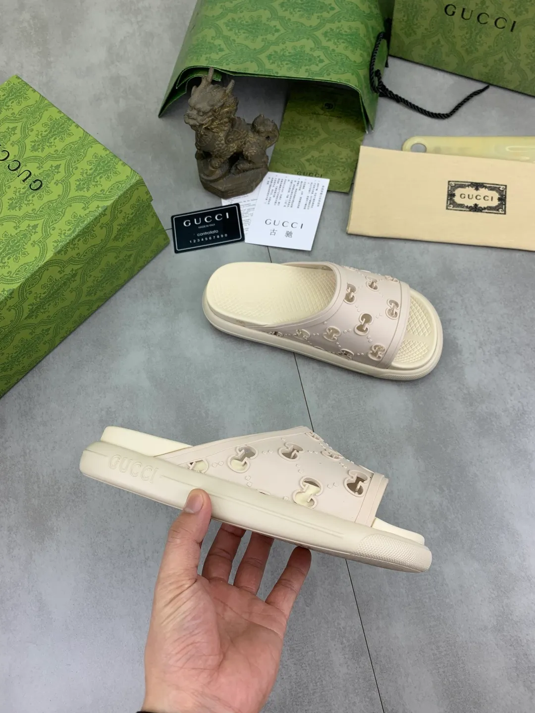 Men's Men's Shoes 💰P300💰[New Style] High Version 🎁🎁🎁 GUCCI New Year of the Snake casual slippers, original official website, perfect workmanship, transmitting a kind of noble luxury, sublimating its definition of luxury in Gucci's high-end extraordinary craftsmanship. Original Gucci double G combination outsole, code number: 35-46, complete package